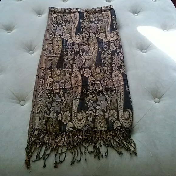 Absolutely stunning scarf - Picture 6 of 6
